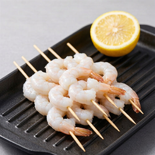 Fresh wild Pacific white shrimp on ice (1)